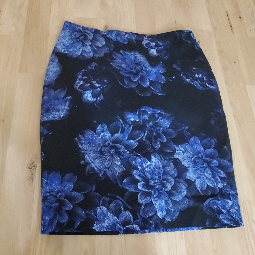 Adorable floral print skirt